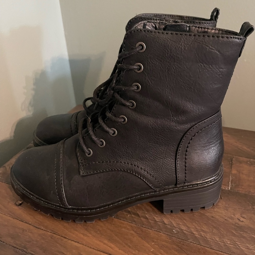 Womens size 6 1/2 boots